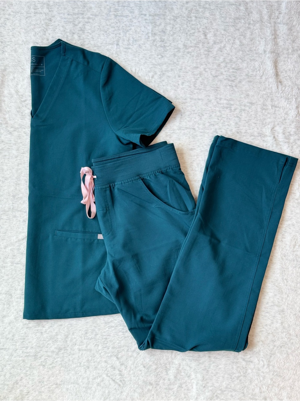 FIGS Caribbean Blue Scrub Set Women's M / M Tall Casma 3 Pocket Top Kade Pants